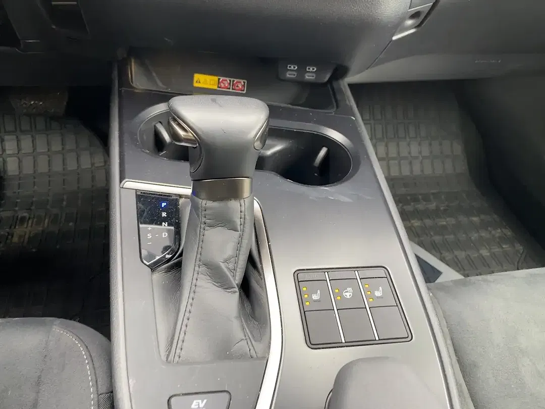 Lexus UX 250h - Thumbnail 18