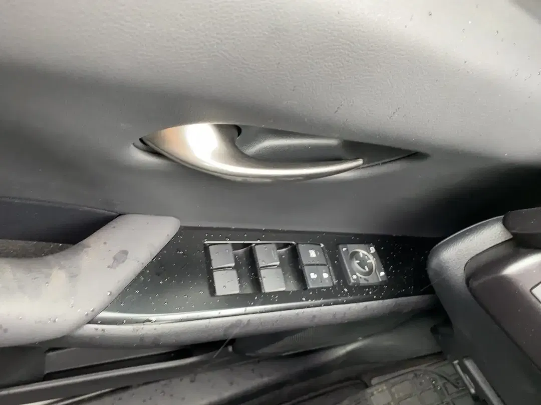 Lexus UX 250h - Thumbnail 20