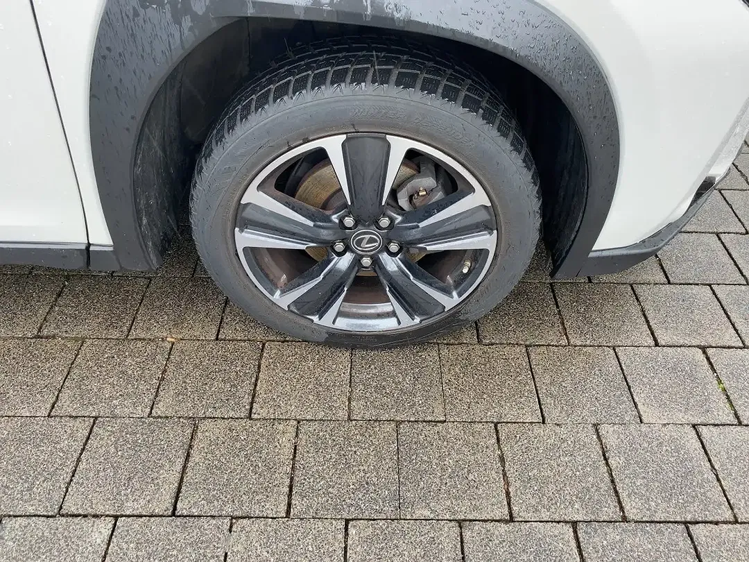 Lexus UX 250h - Thumbnail 9