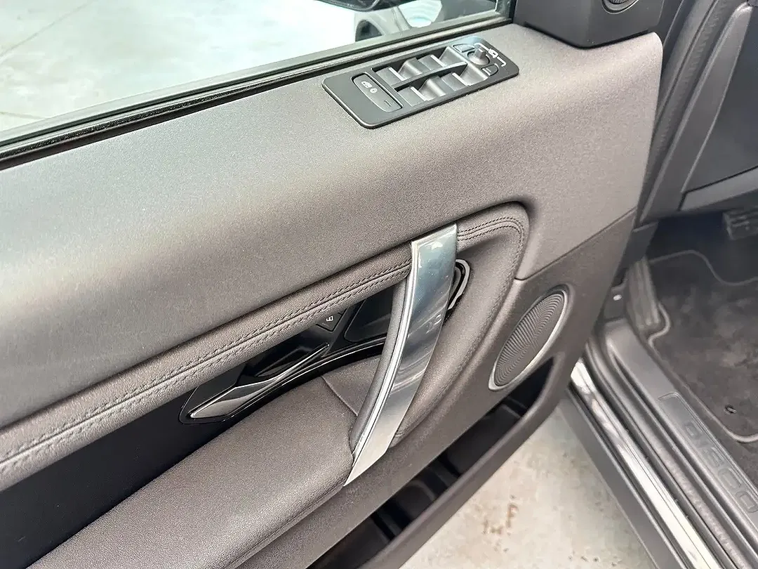 Land Rover Discovery Sport - Thumbnail 4