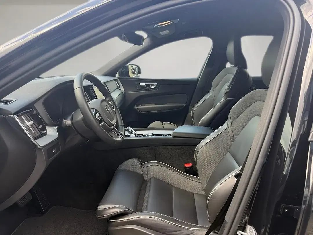 Volvo XC60 - Thumbnail 3