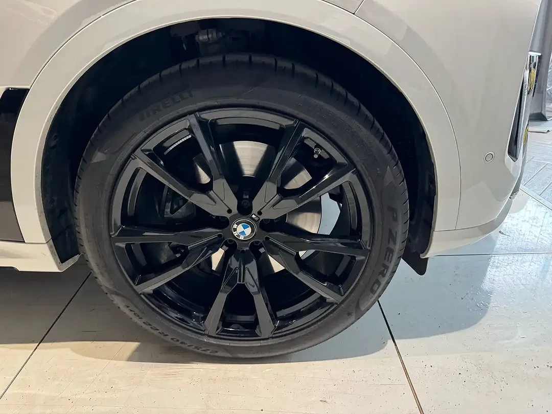 BMW X7 - Thumbnail 4