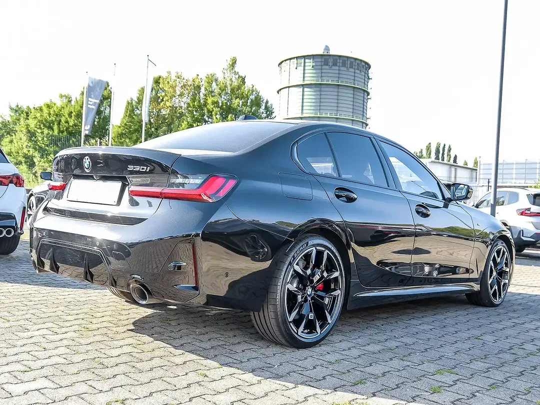 BMW 330 - Thumbnail 2