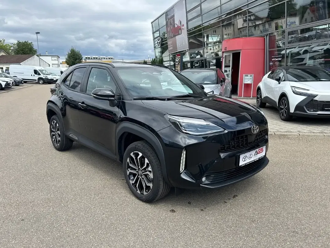 Toyota Yaris Cross - Thumbnail 2