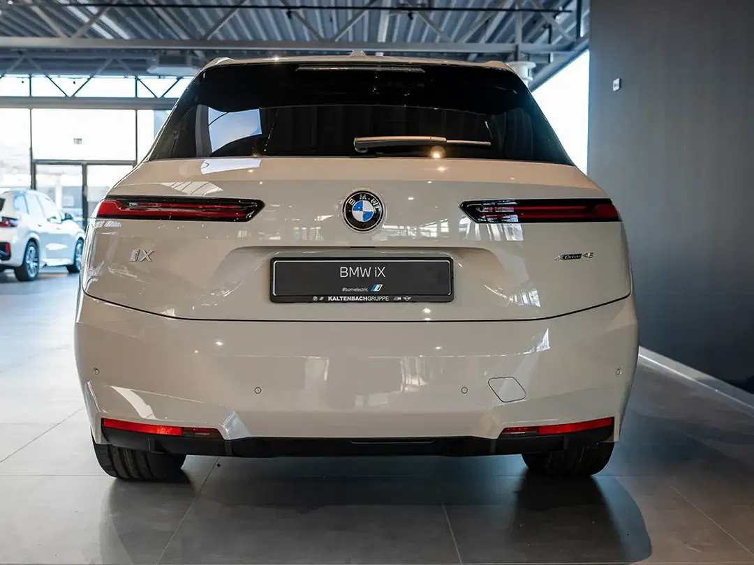 BMW iX - Thumbnail 4