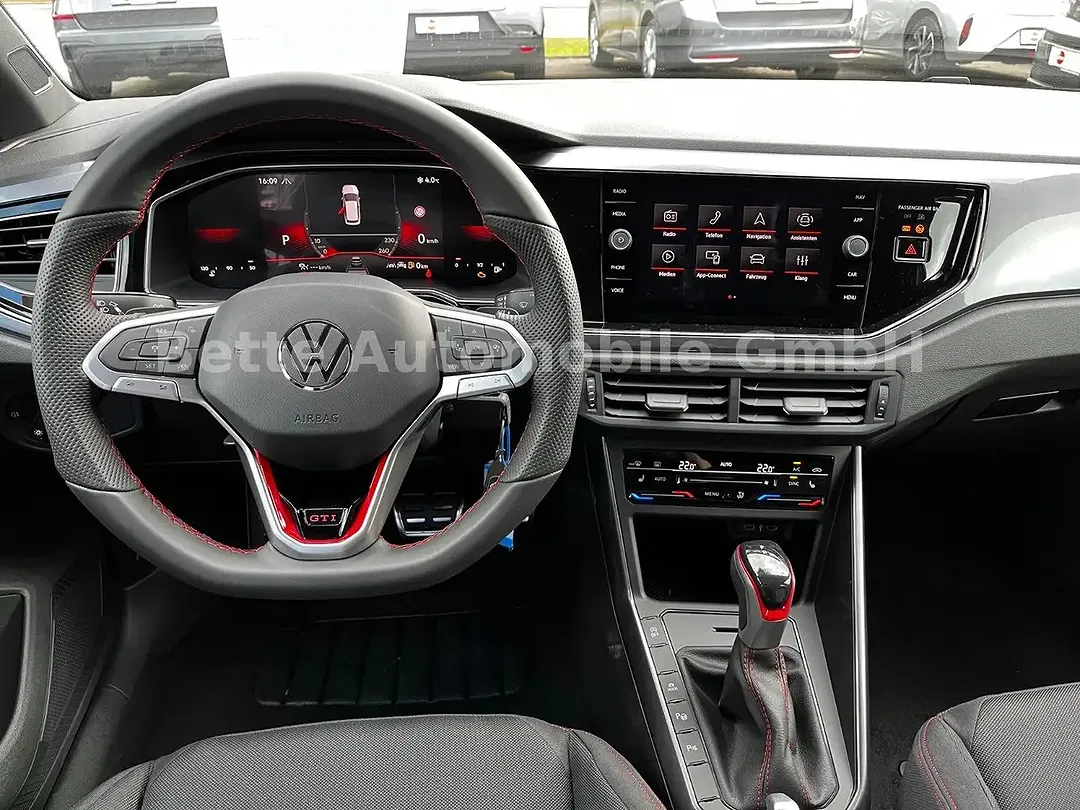 Volkswagen Polo - Thumbnail 8
