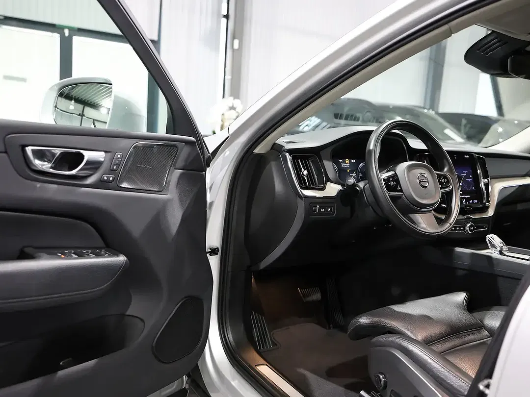 Volvo XC60 - Thumbnail 7