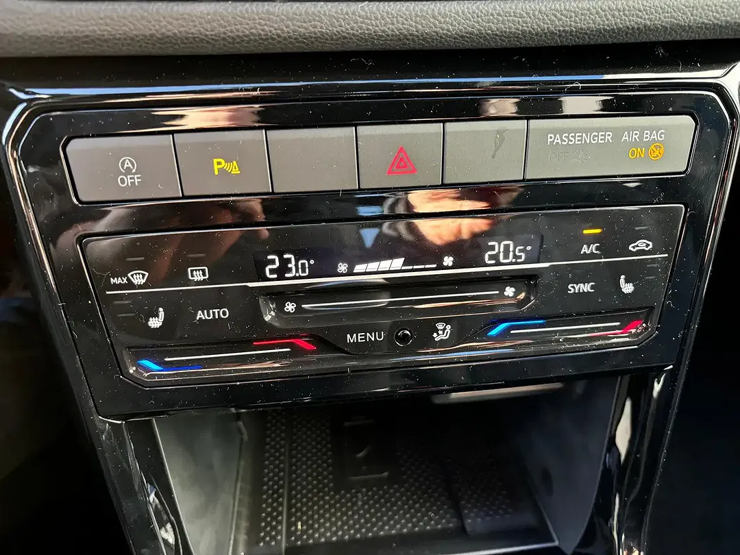 Volkswagen T-Cross - Thumbnail 6