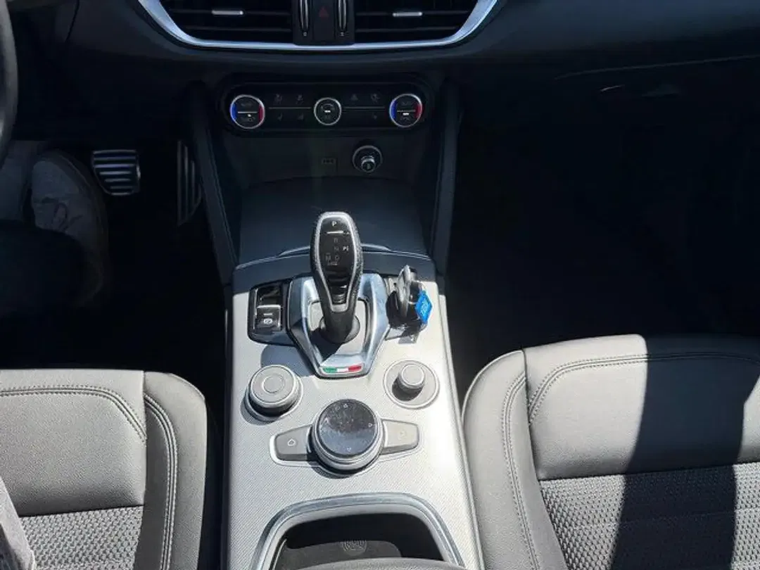 Alfa Romeo Stelvio - Thumbnail 11