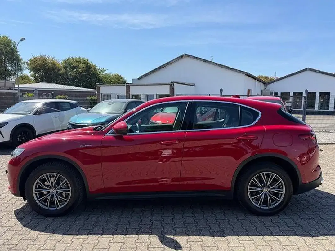 Alfa Romeo Stelvio - Thumbnail 4