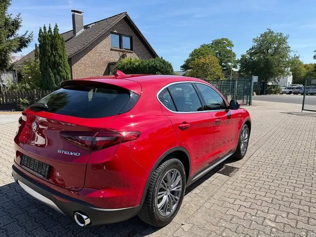 Alfa Romeo Stelvio - Thumbnail 6
