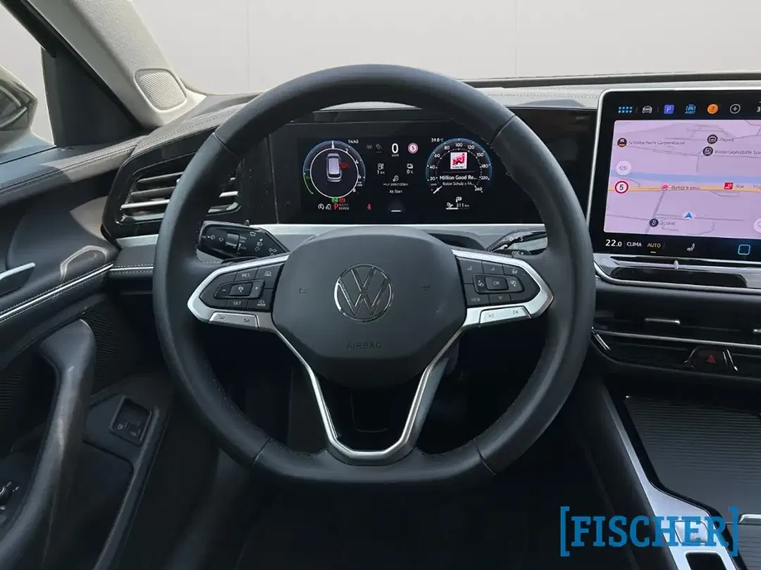 Volkswagen Passat - Thumbnail 10