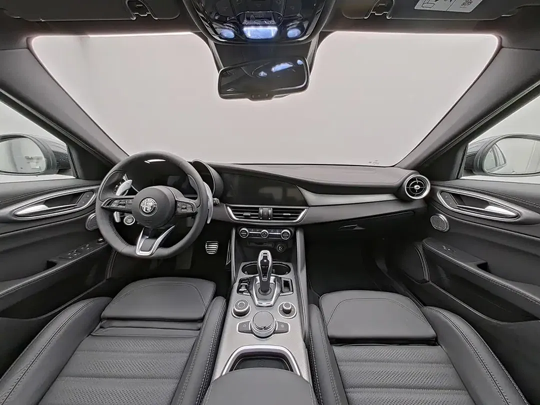 Alfa Romeo Giulia - Thumbnail 8