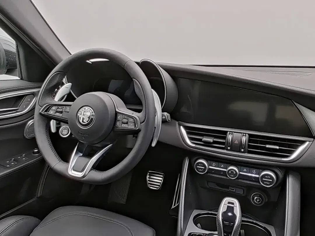 Alfa Romeo Giulia - Thumbnail 10