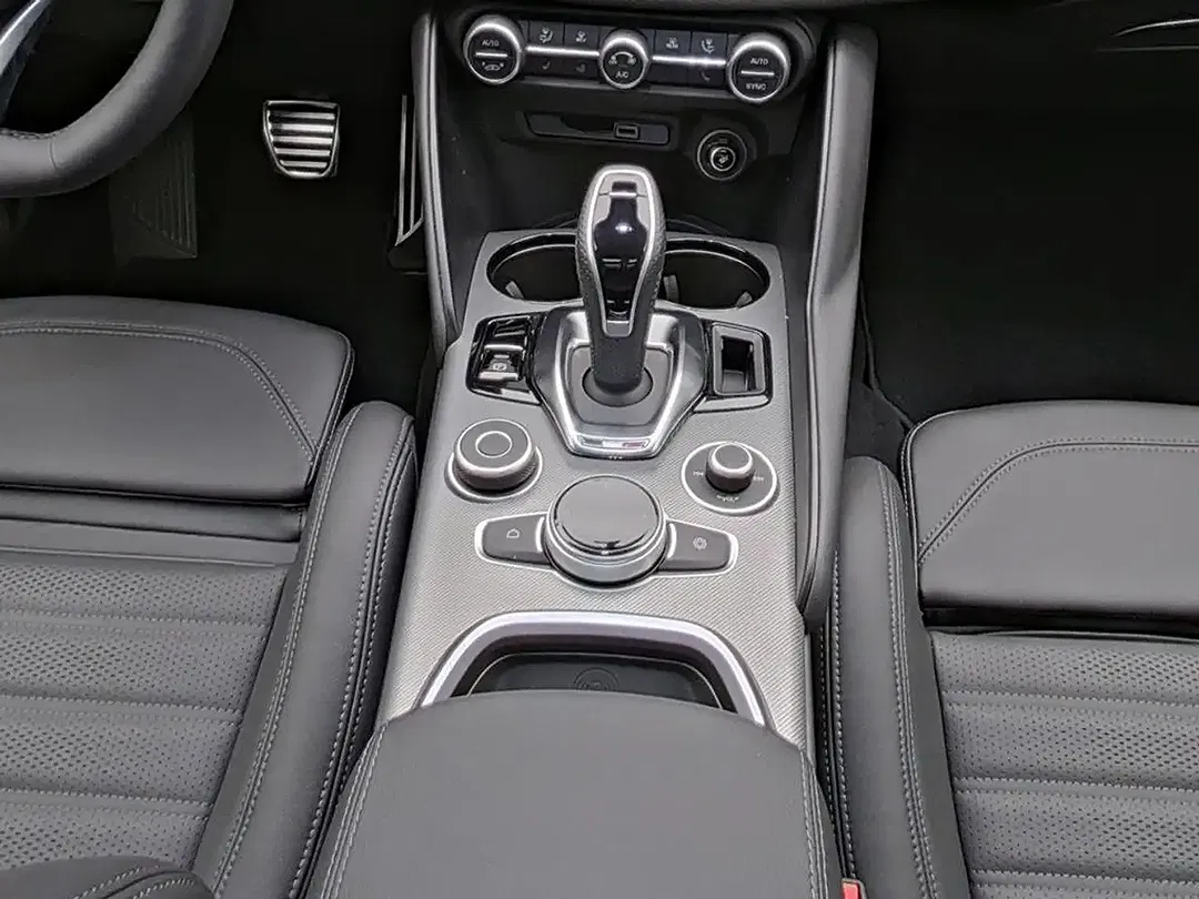 Alfa Romeo Giulia - Thumbnail 11
