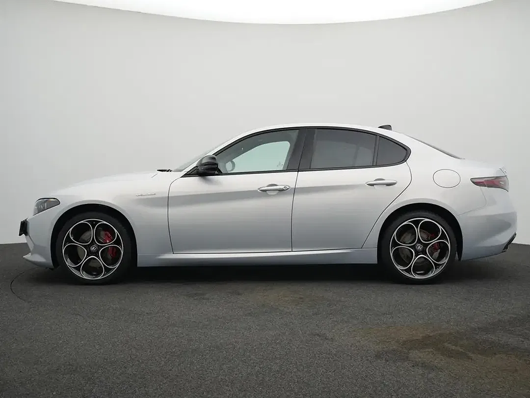 Alfa Romeo Giulia - Thumbnail 3