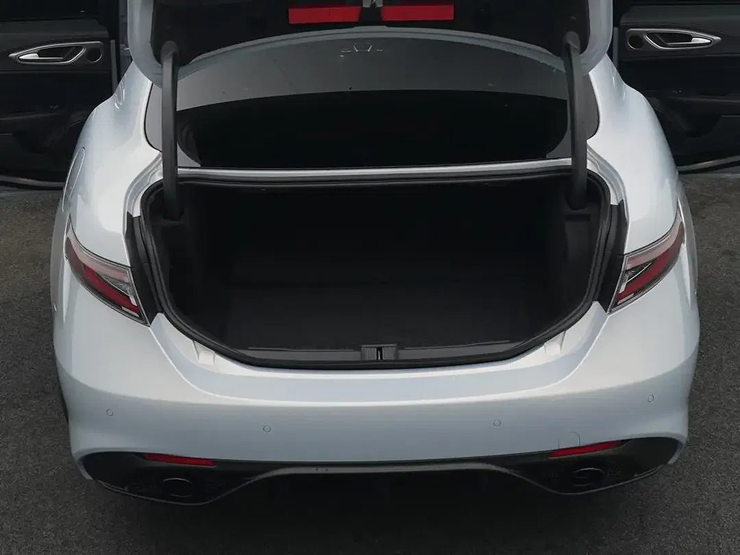 Alfa Romeo Giulia - Thumbnail 5