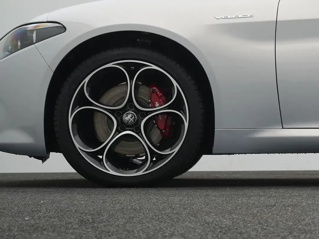 Alfa Romeo Giulia - Thumbnail 6