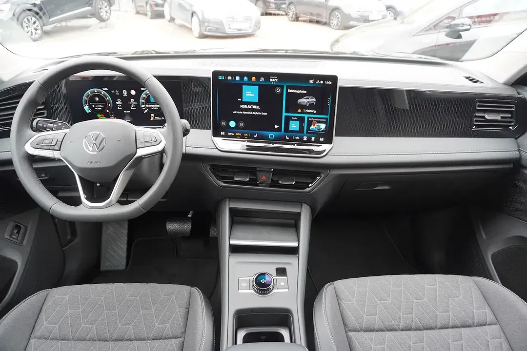 Volkswagen Tiguan - Thumbnail 10
