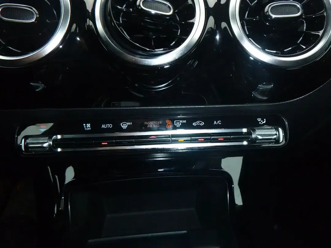 Mercedes-Benz CLA 180 - foto 15