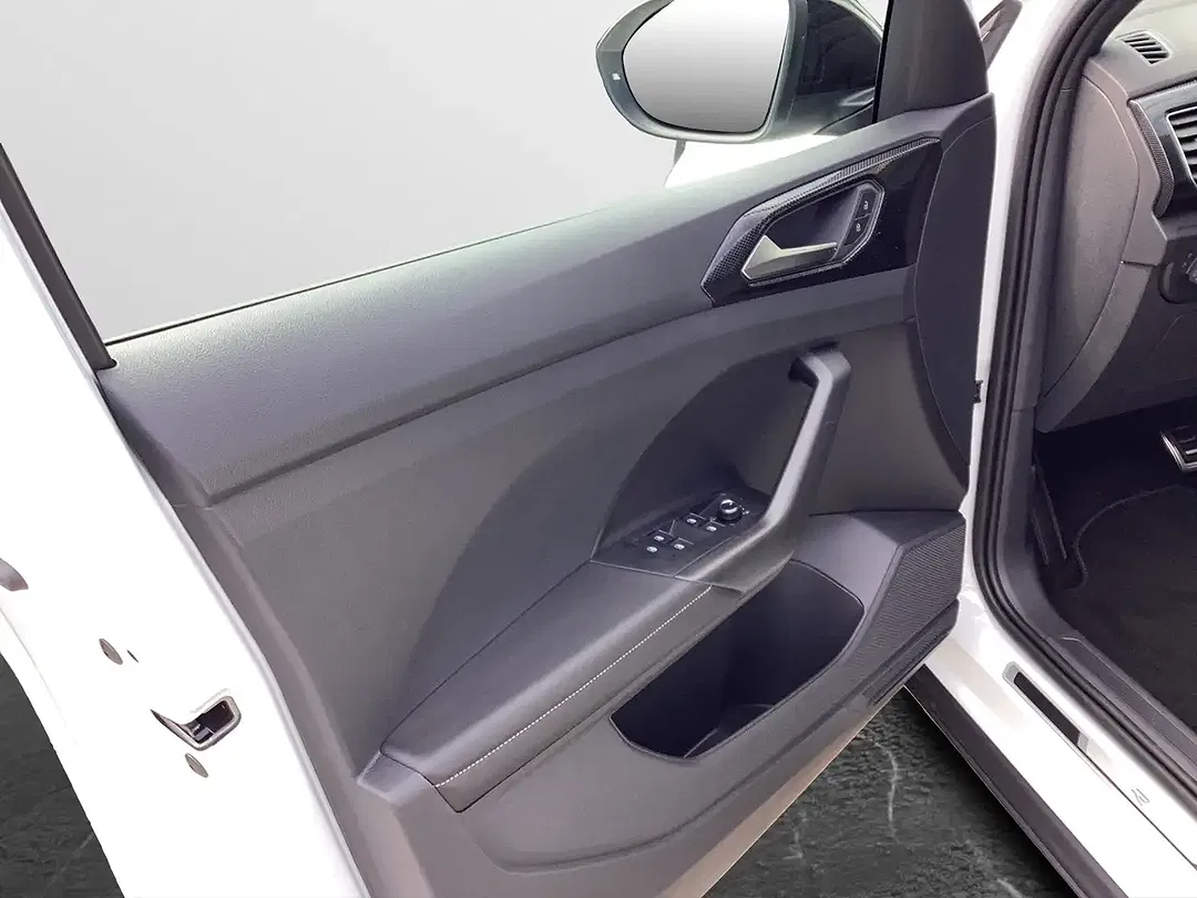 Volkswagen T-Cross - Thumbnail 5