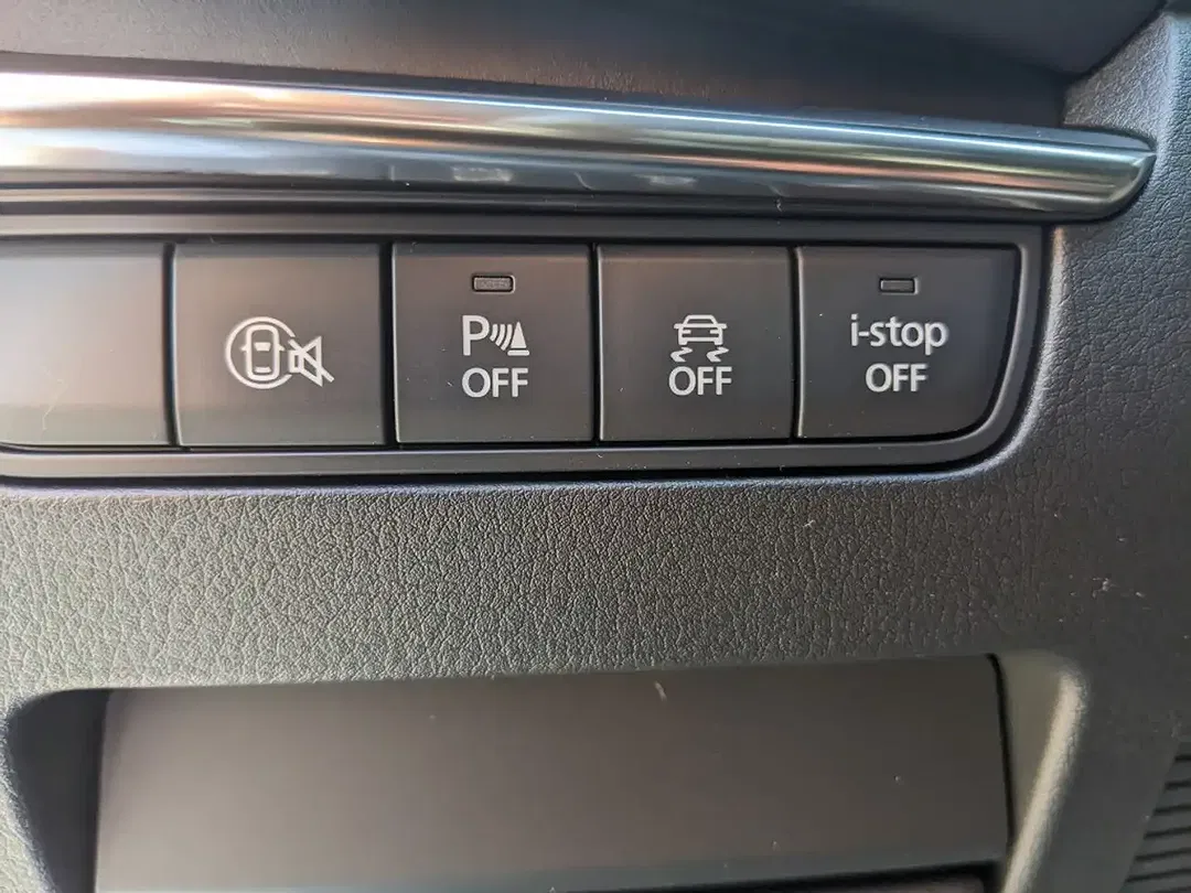 Mazda 3 - Thumbnail 9