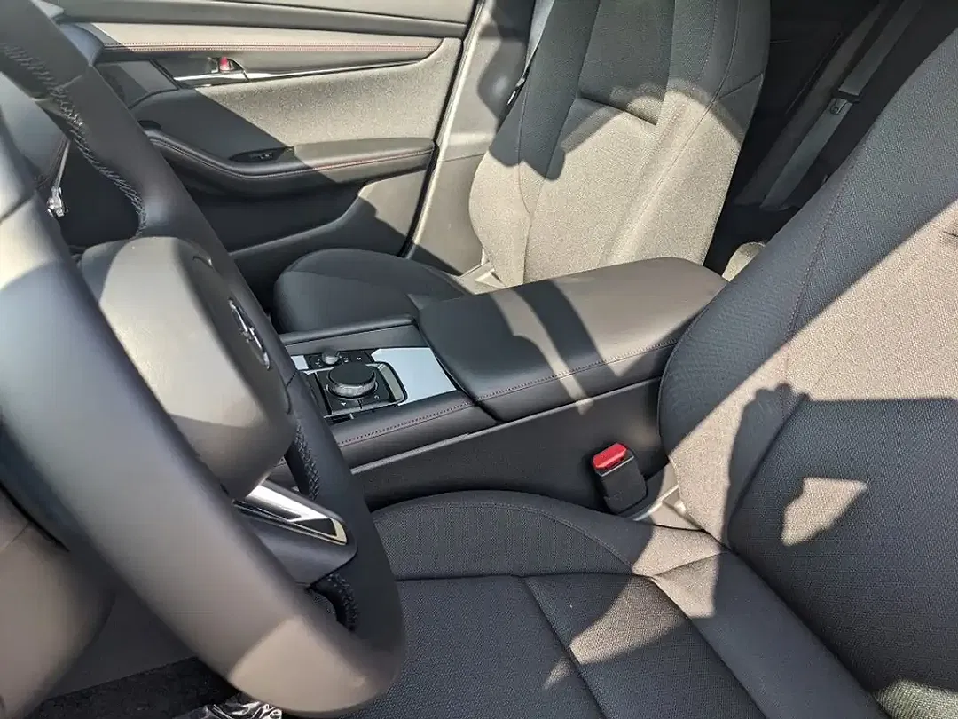 Mazda 3 - Thumbnail 10