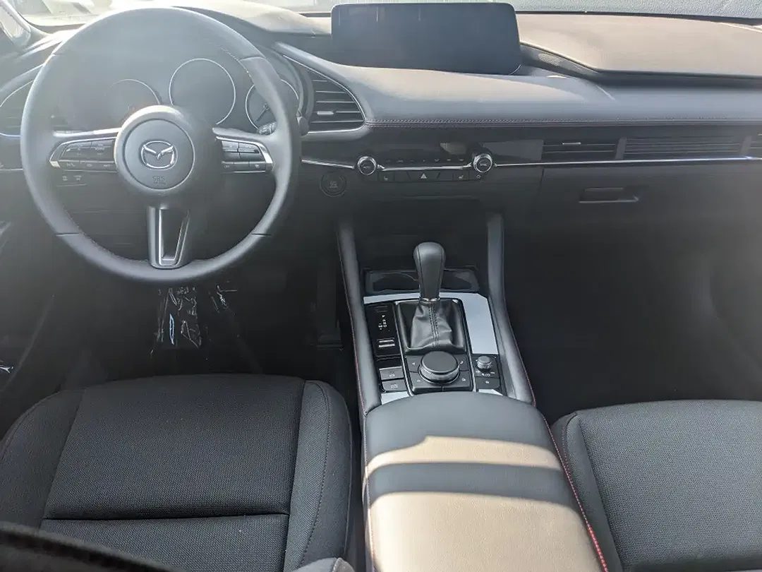 Mazda 3 - Thumbnail 3