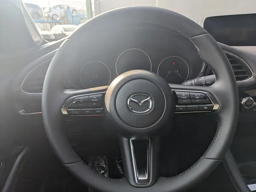 Mazda 3 - Thumbnail 4
