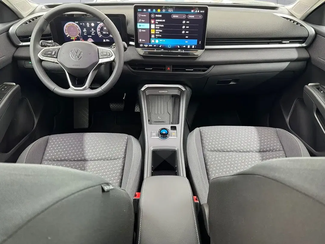 Volkswagen T-Roc - Thumbnail 6