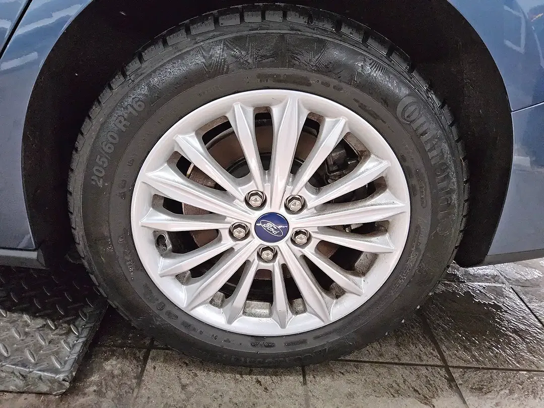 Ford Focus - Thumbnail 10