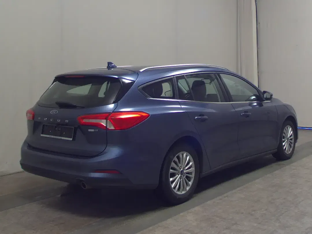 Ford Focus - Thumbnail 4