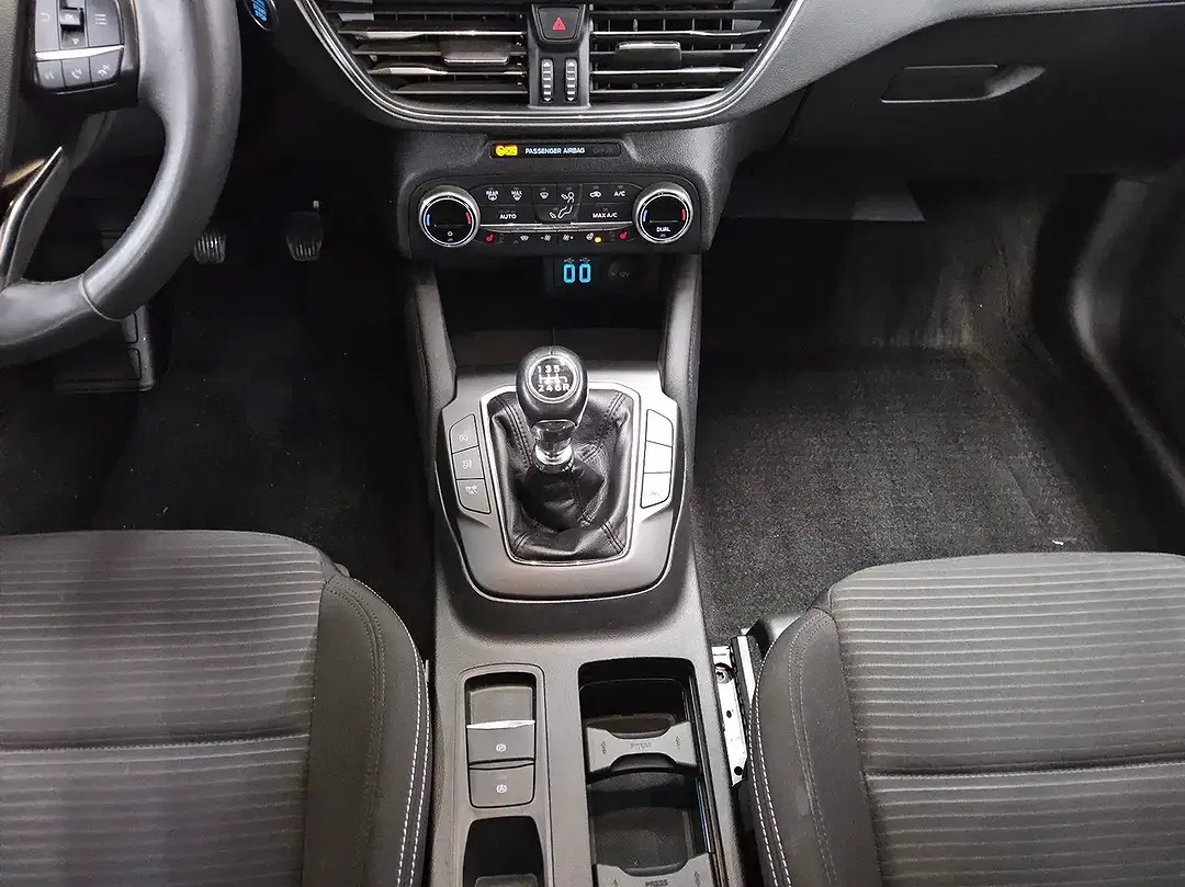 Ford Focus - Thumbnail 6