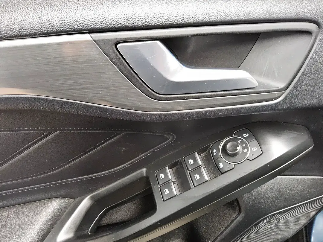 Ford Focus - Thumbnail 9