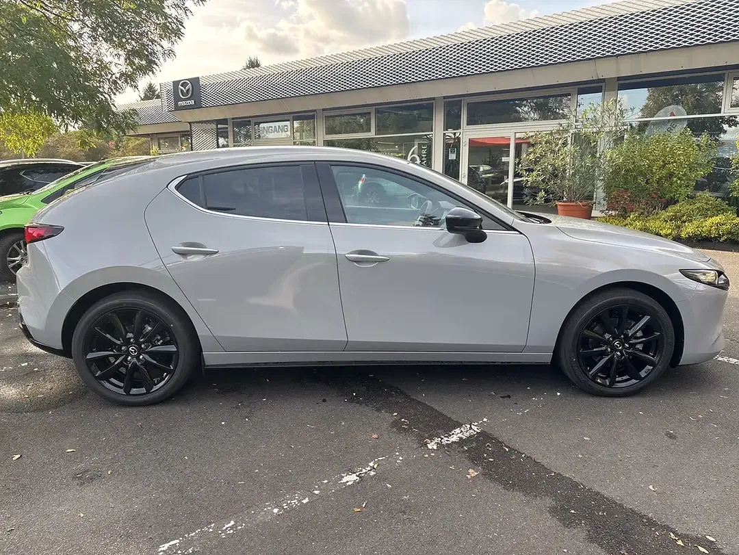 Mazda 3 - Thumbnail 5