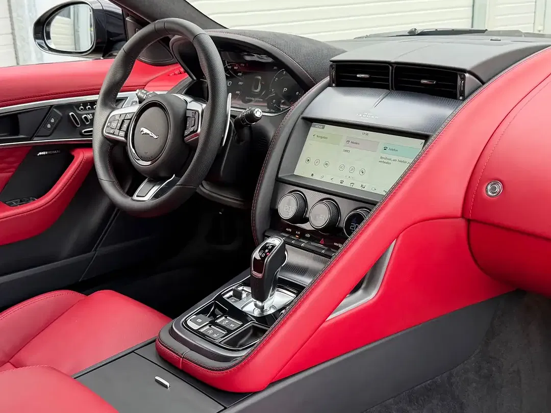 Jaguar F-Type - Thumbnail 12