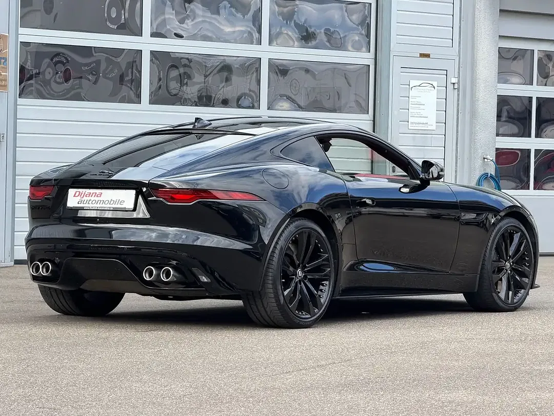 Jaguar F-Type - Thumbnail 4