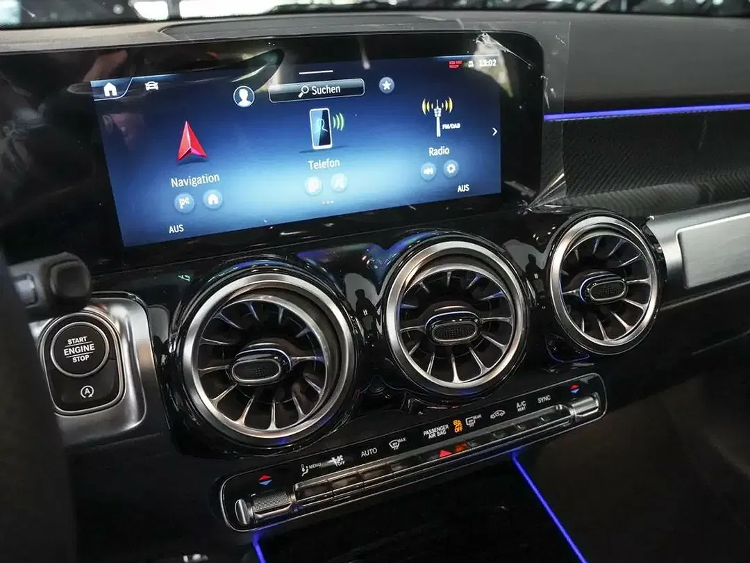 Mercedes-Benz GLB 200 - Thumbnail 13
