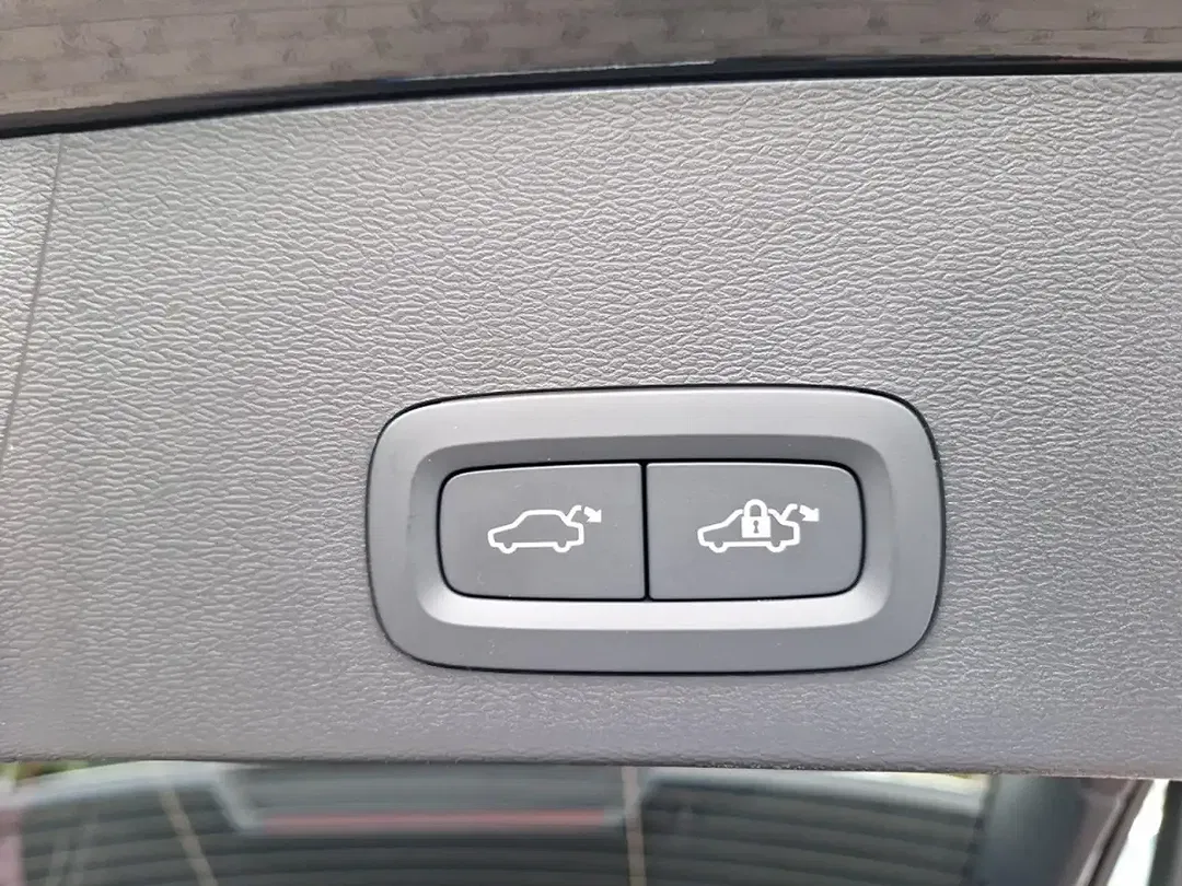 Volvo EX40 - Thumbnail 13