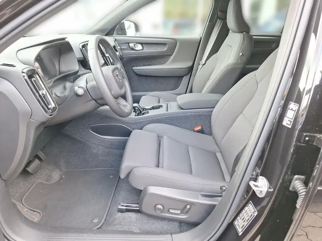 Volvo EX40 - Thumbnail 7