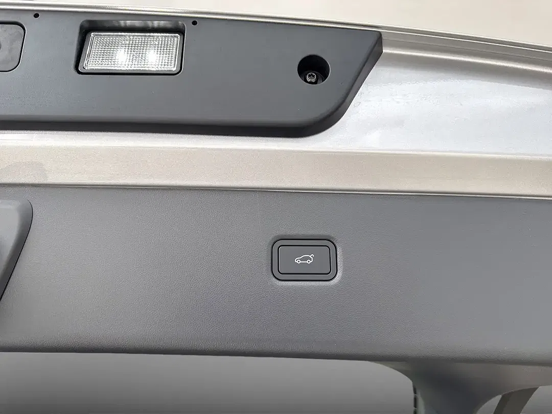 Xpeng G6 - Thumbnail 15