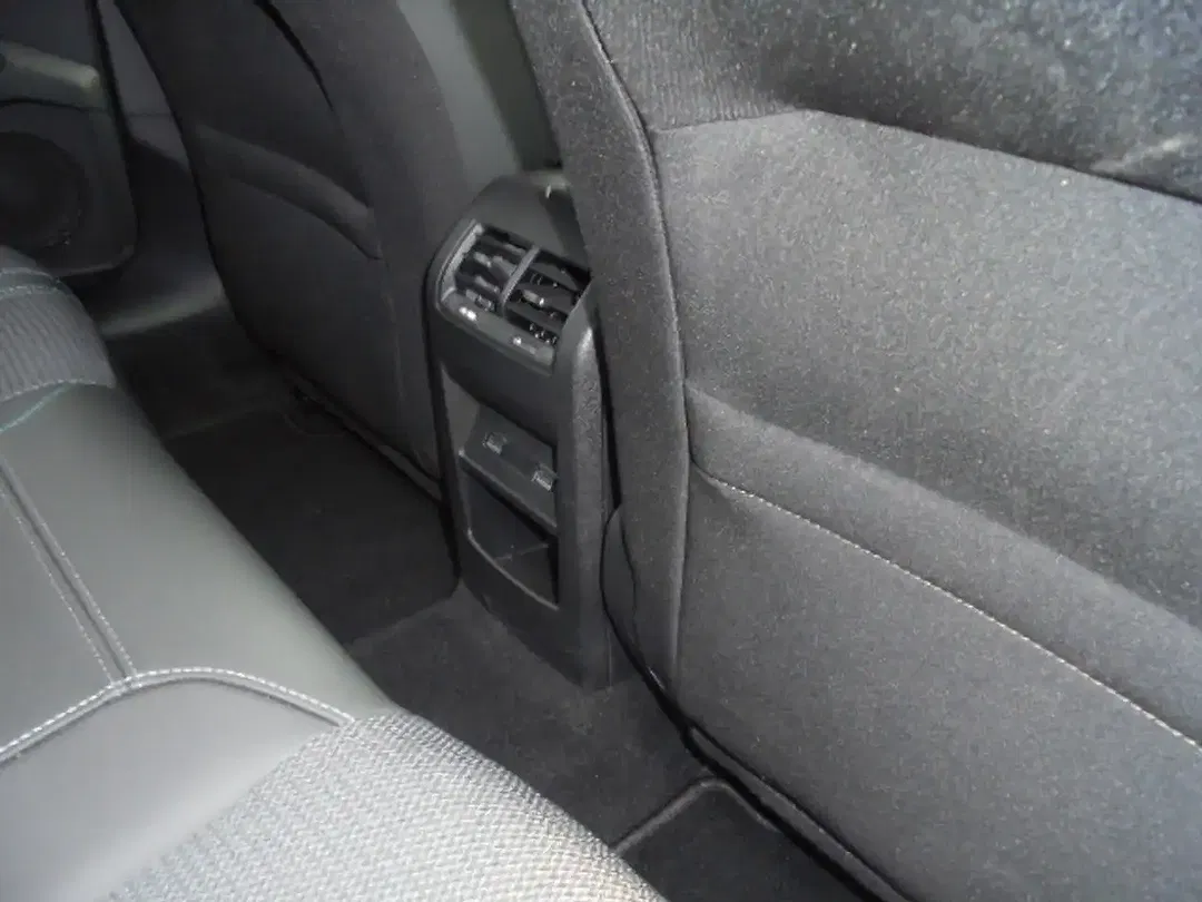 Peugeot 308 - Thumbnail 11
