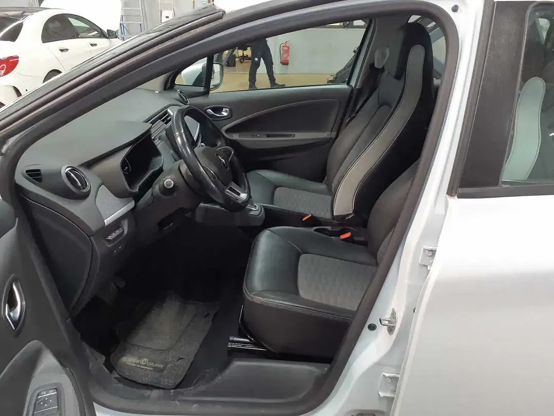 Renault ZOE - Thumbnail 3