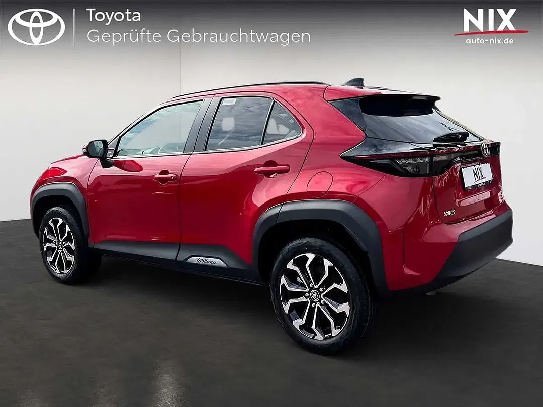 Toyota Yaris Cross - Thumbnail 2