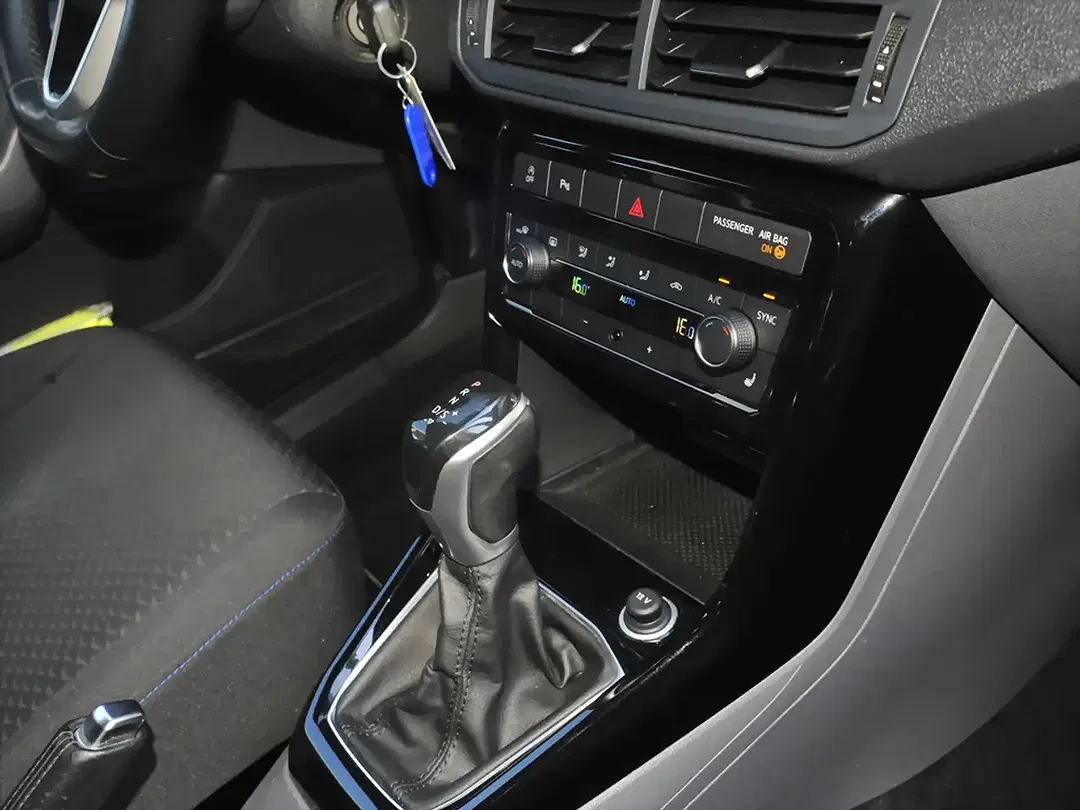 Volkswagen T-Cross - Thumbnail 6