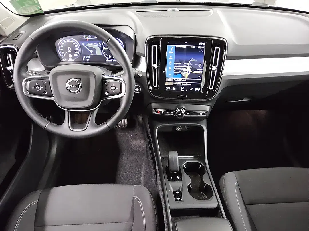 Volvo XC40 - Thumbnail 3