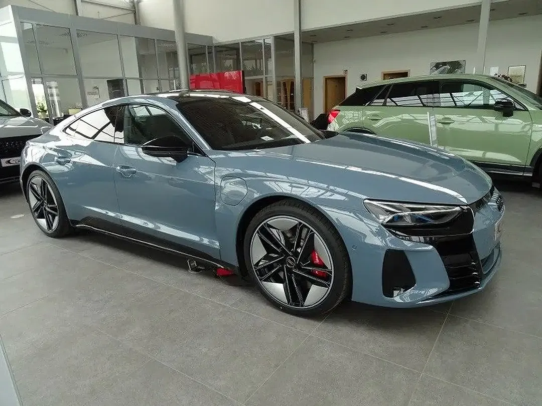 Audi e-tron GT - Thumbnail 8