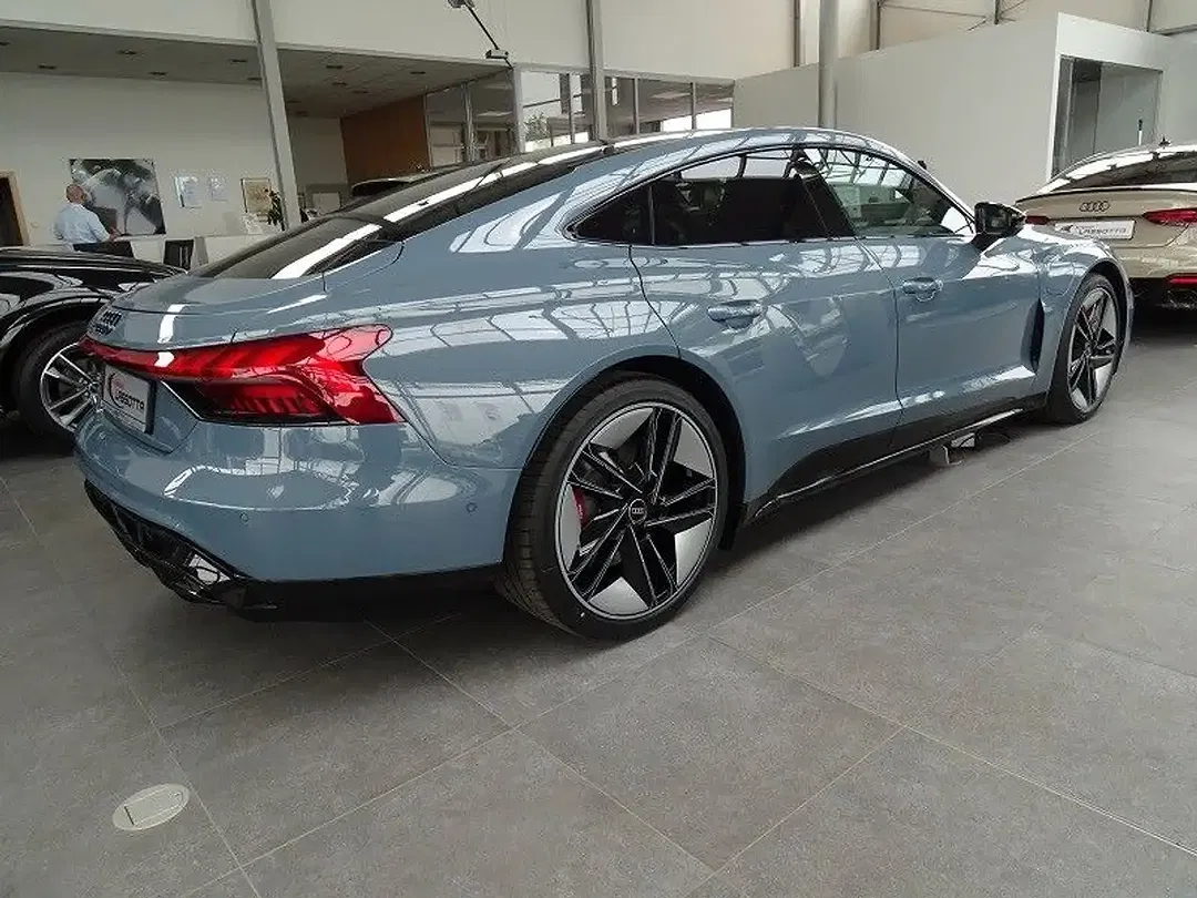 Audi e-tron GT - Thumbnail 9