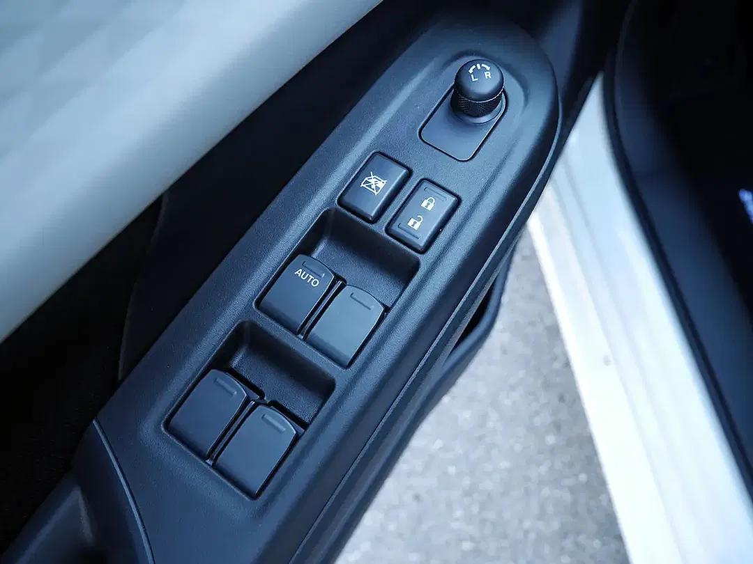 Suzuki Swift - Thumbnail 8