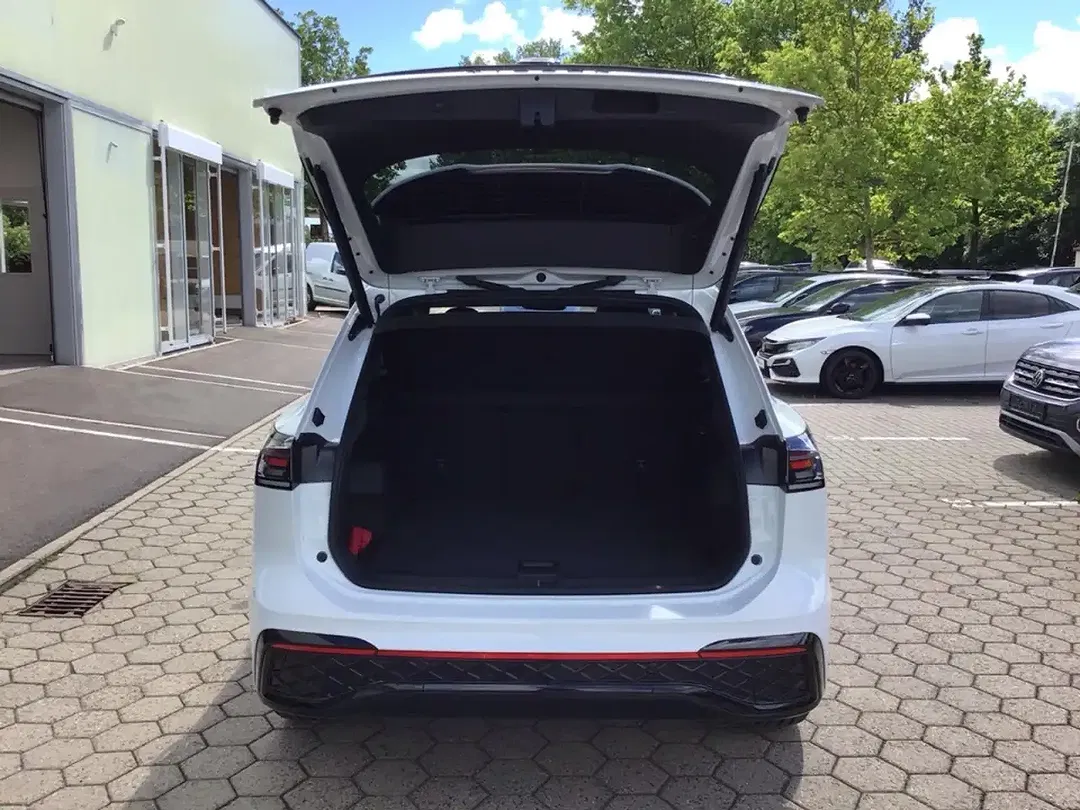 Volkswagen Tiguan - Thumbnail 12